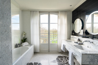 Salle de bain vue parc