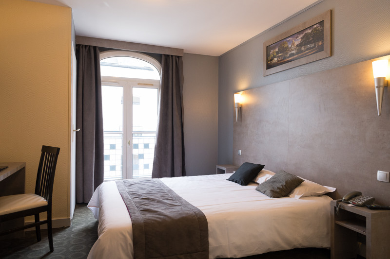 Chambre avec lit double et bureau Chambre avec lit double et bureau