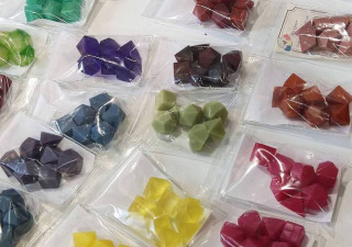 Cool beans - Workshop - Making personalised resin dice_Versailles