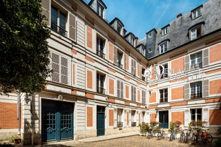 Cour - © Les Demoiselles à Versailles Cour