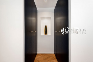 Entrée de l'appartement - © Les Demoiselles à Versailles Entrée de l'appartement