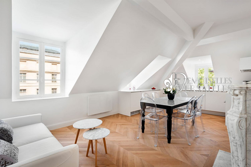 Luminous living room - © Les Demoiselles à Versailles Luminous living room