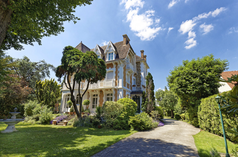 La Villa La Celle - Les Demoiselles à Versailles_La Celle-Saint-Cloud - © Les Demoiselles à Versailles La Villa La Celle - Les Demoiselles à Versailles_La Celle-Saint-Cloud