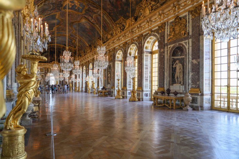 galerie-des-glaces-jean-philippe-delberghe-unsplash-43344